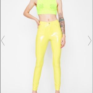 faux pantent leather yellow pants💛